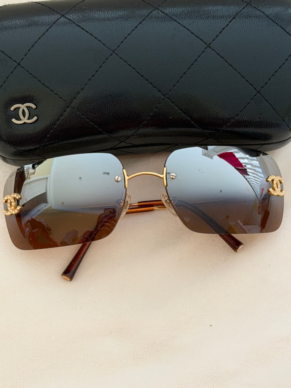 CHANEL Gold-Tone Rimless Sunglasses with Brown Gradient Lenses - Picture 2 of 7